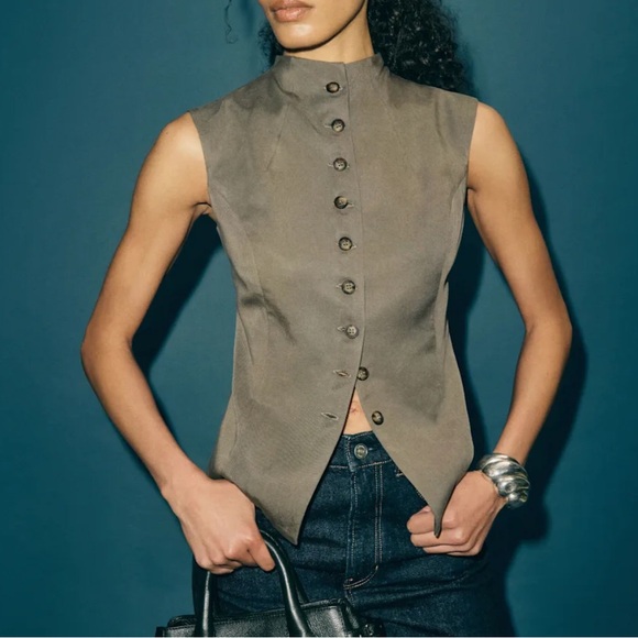 Reformation Lottie Vest Poppyseed - Picture 4 of 7